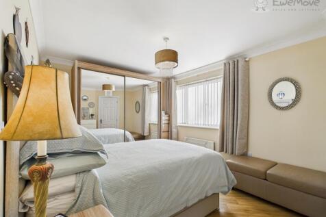 EWEMOVE SOUTH MOLTON - MASTER BEDROOM