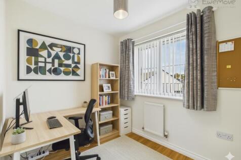 EWEMOVE SOUTH MOLTON - HOME OFFICE - STAGED