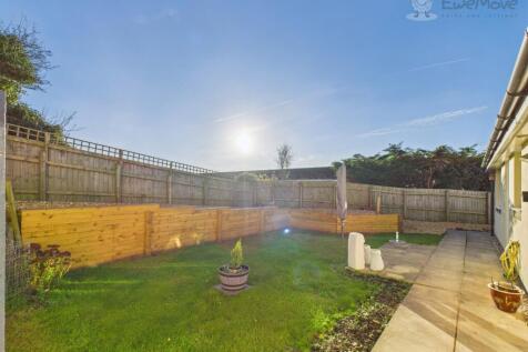 EWEMOVE SOUTH MOLTON - REAR GARDEN