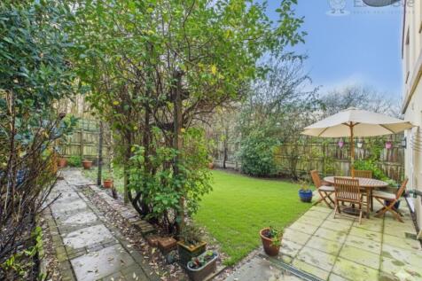 EWEMOVE SOUTH MOLTON - REAR GARDEN