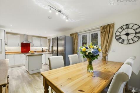 EWEMOVE SOUTH MOLTON - KITCHEN