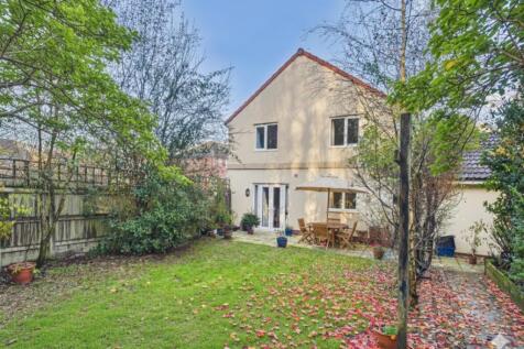 EWEMOVE SOUTH MOLTON - GARDEN