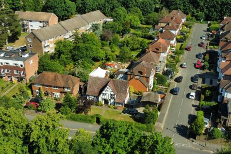 View of property and Avonmore Avenue