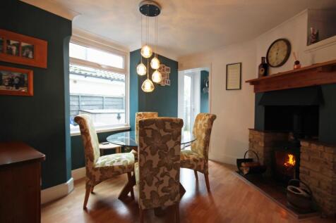 breakfast room