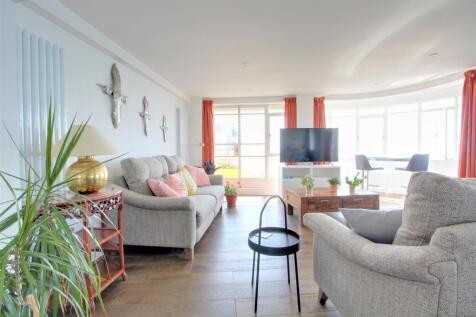 Living room 4