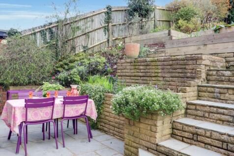 Al fresco dining patio