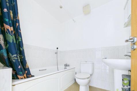 CAM01543G0-PR0126-STILL048