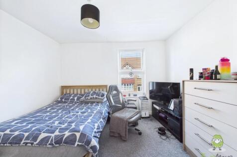 CAM01543G0-PR0127-STILL029