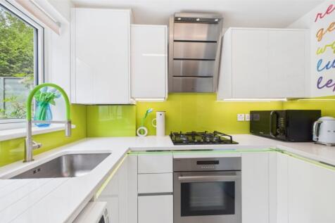 ewemove-ennelclose-kitchen2

