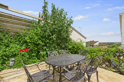 Outdoor Dining Area 