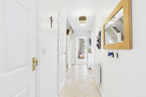 ewemove-thomasroad-entrance