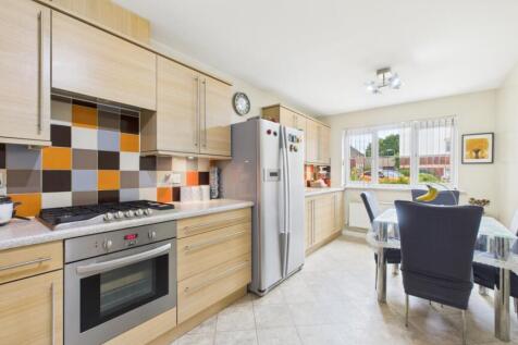 ewemove-thomasroad-kitchen1