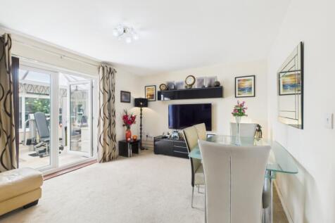 ewemove-thomasroad-living2