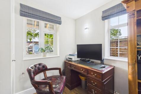 CAM03151G0-PR0045-STILL064
