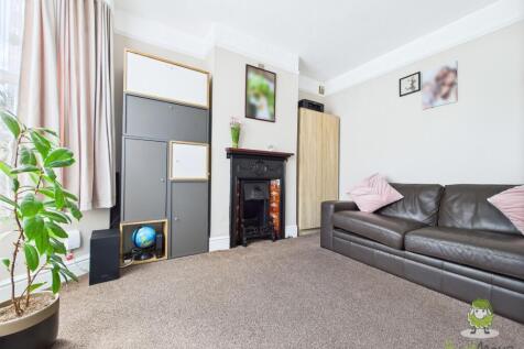 CAM01543G0-PR0136-STILL008
