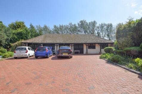 Garage annexe complex