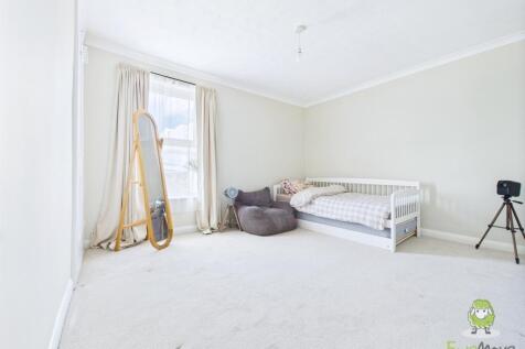 CAM01543G0-PR0145-STILL046