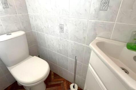 06Cloakroom