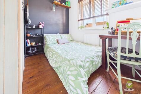 CAM01543G0-PR0140-STILL073