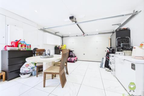 CAM01543G0-PR0141-STILL056