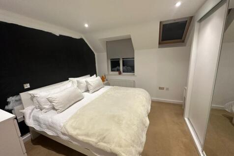 ewemove-lutyens-masterbedroom