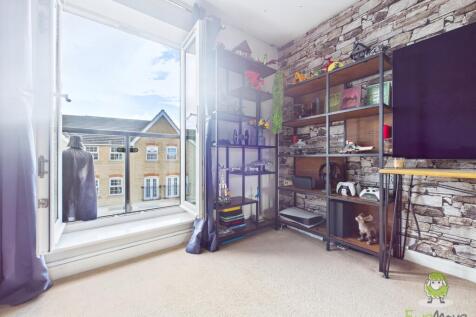 CAM01543G0-PR0151-STILL014