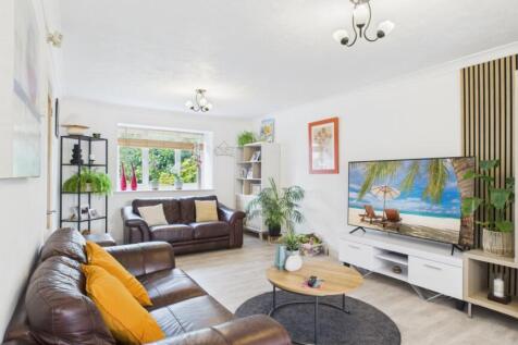 ewemove-goodwoodclose-livingroom1