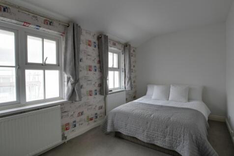 Double bedroom with built in wardrobes