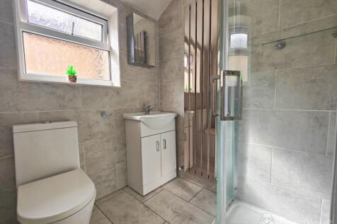 1st Floor Bathroom - Bathroom 2