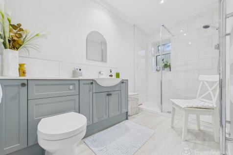 Ensuite to Principal Bedroom