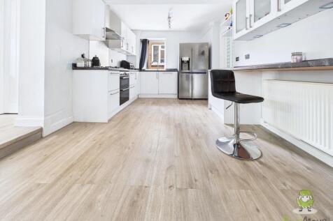 CAM01543G0-PR0160-STILL010