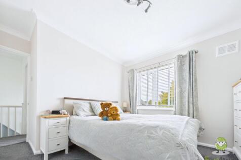 CAM01543G0-PR0160-STILL029