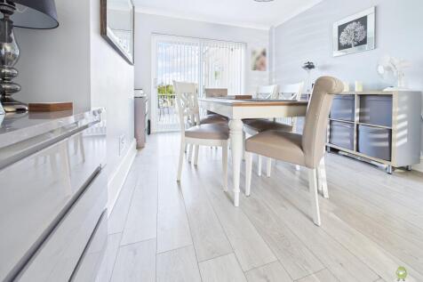 CAM01543G0-PR0155-STILL009