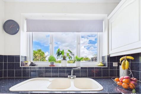 CAM01543G0-PR0155-STILL033