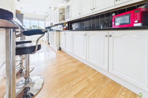 CAM01543G0-PR0155-STILL032