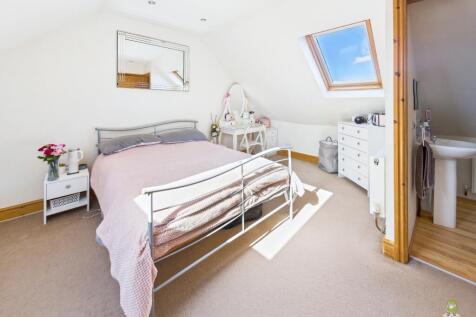 CAM01543G0-PR0156-STILL009