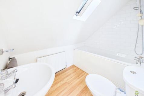 CAM01543G0-PR0156-STILL008