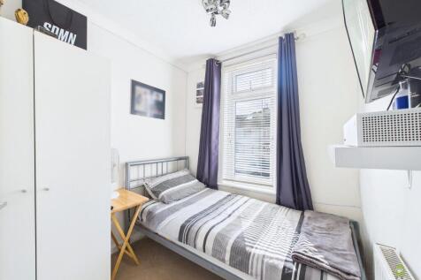 CAM01543G0-PR0155-STILL049