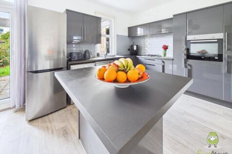 CAM01543G0-PR0161-STILL018