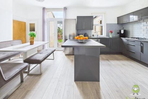 CAM01543G0-PR0161-STILL016