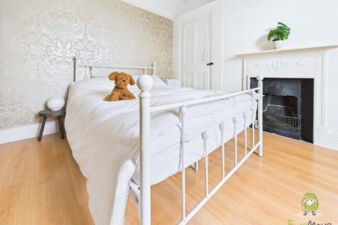 CAM01543G0-PR0161-STILL029