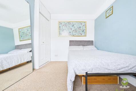 CAM01543G0-PR0162-STILL009