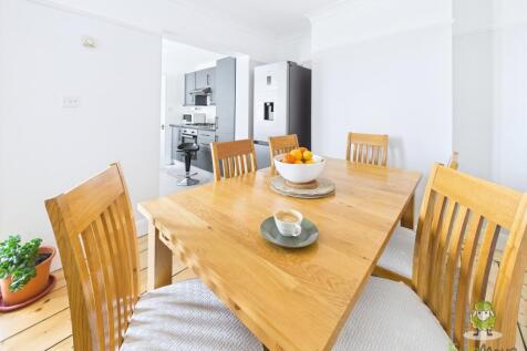 CAM01543G0-PR0145-STILL023