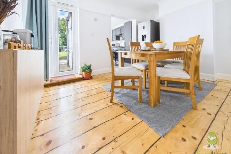 CAM01543G0-PR0145-STILL025