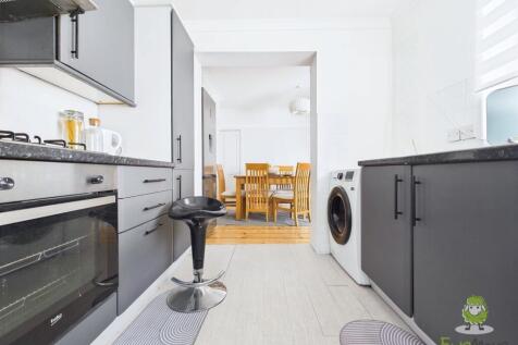 CAM01543G0-PR0145-STILL031