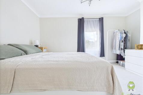 CAM01543G0-PR0145-STILL042