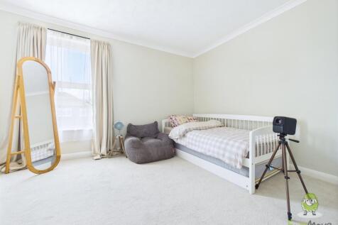 CAM01543G0-PR0145-STILL048