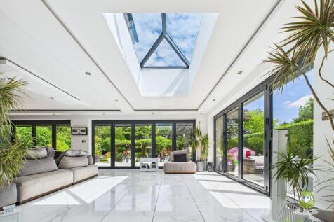 CAM01543G0-PR0141-STILL063