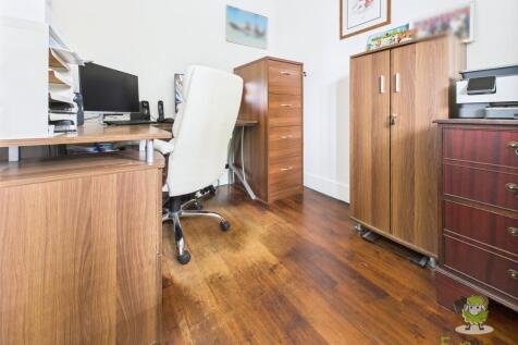 CAM01543G0-PR0141-STILL001