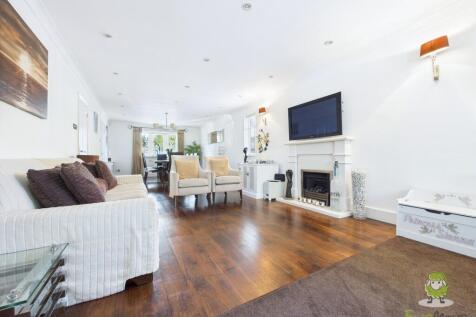 CAM01543G0-PR0141-STILL032